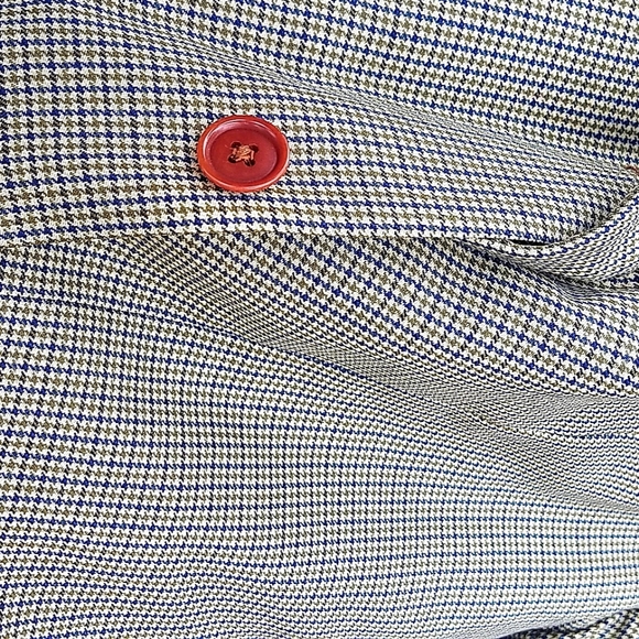 Subtle statement from afar... - Picture 3 of 3